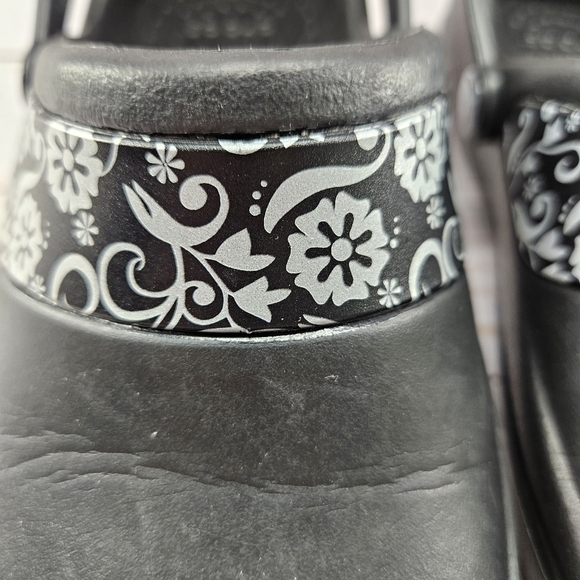 Crocs Mercy Slip Resistant‎ Work Clogs Womens Size 5 Black Silver Floral 10876 - Picture 5 of 12